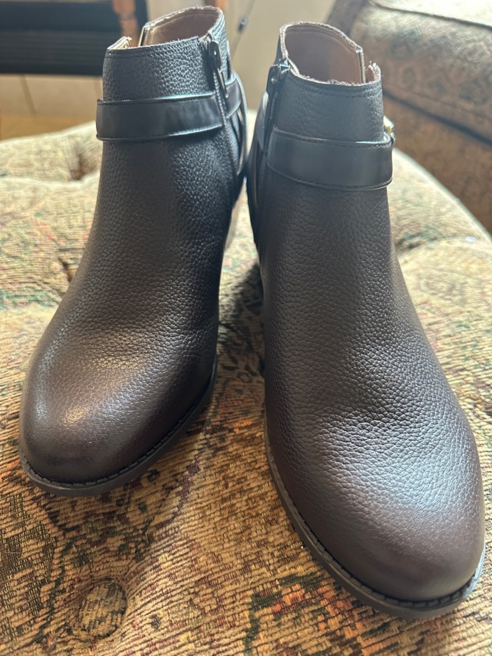 Vionic Black Textured Leather Ankle Booties with side zipper & strap.
